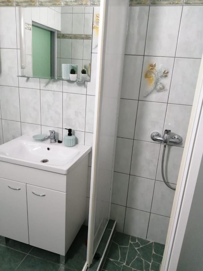 Holiday House Lara Starigrad Paklenica Esterno foto