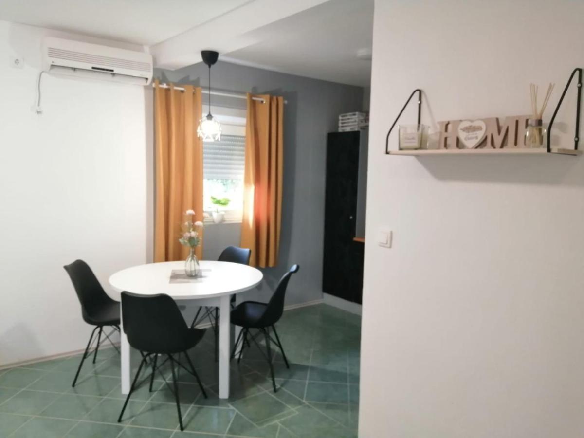 Holiday House Lara Starigrad Paklenica Esterno foto