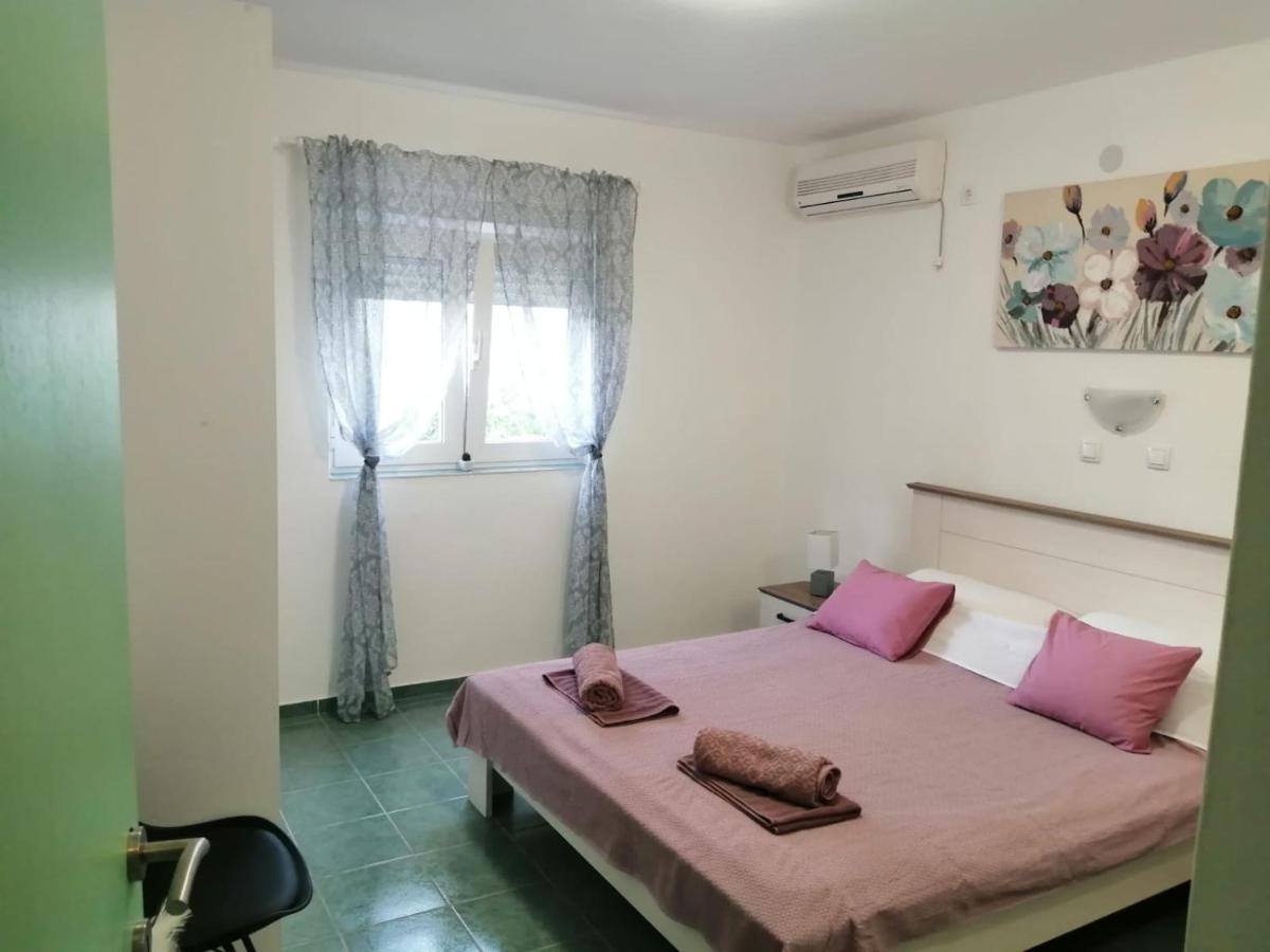 Holiday House Lara Starigrad Paklenica Esterno foto