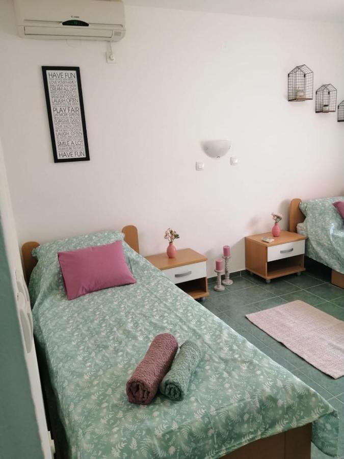 Holiday House Lara Starigrad Paklenica Esterno foto