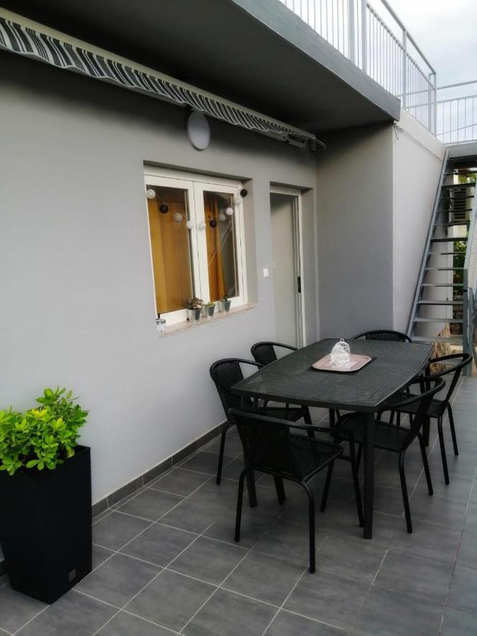 Holiday House Lara Starigrad Paklenica Esterno foto