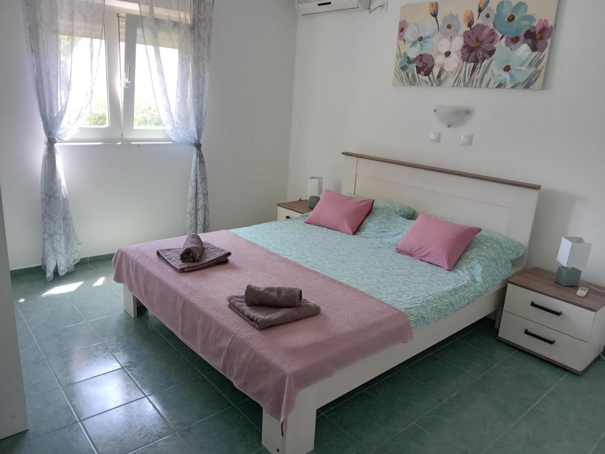 Holiday House Lara Starigrad Paklenica Esterno foto